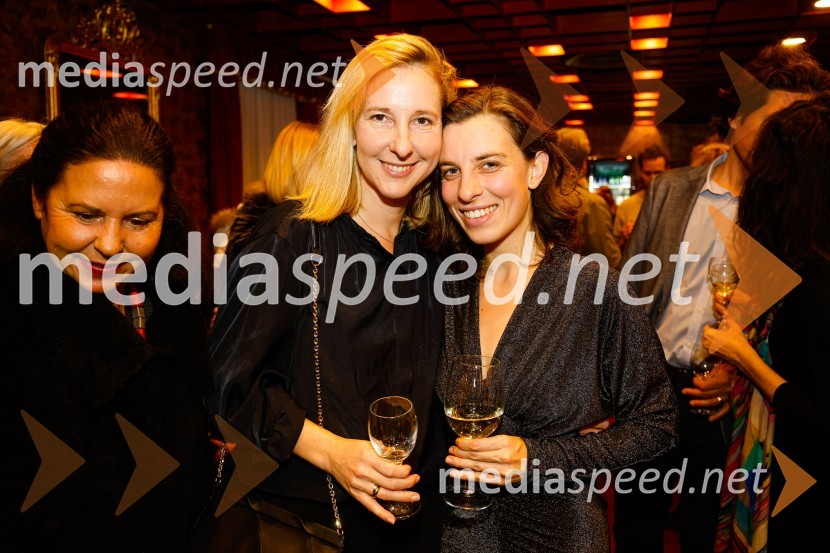  Jelena Lasan;  Tina Resman, igralkaDA ME JE STRAH?, premiera drame, Prešernovo gledališče Kranj