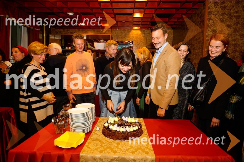  ... ;  Anđelka Nikolić, dramaturginja;  Miha Rodman, igralecDA ME JE STRAH?, premiera drame, Prešernovo gledališče Kranj