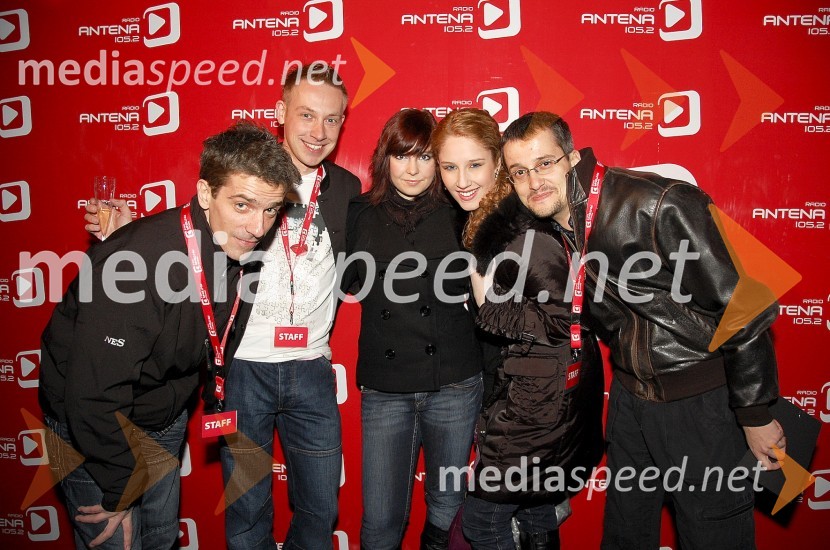 Sebastijan Cegnar, moderator na Radiu Antena, Rok Ostrež, moderator Radia Antena, Anamarija Avbelj, Miss Universe Slovenije 2008, s prijateljico, in Jean Ferbežar, moderator Radia AntenaZabava ob 10-letnici Radia Antena