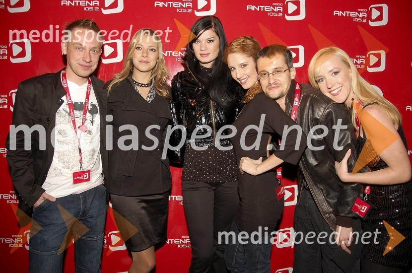Rok Ostrež, moderator Radia Antena, Maja Jamnik, Miss Casino Kongo 2009, Daša Podržaj, Miss Hawaiian Tropic 2009, Anamarija Avbelj, miss Universe 2008, Jean Ferbežar, moderator Radia Antena in Ota Roš, moderatorka na Radiu AntenaZabava ob 10-letnici Radia Antena