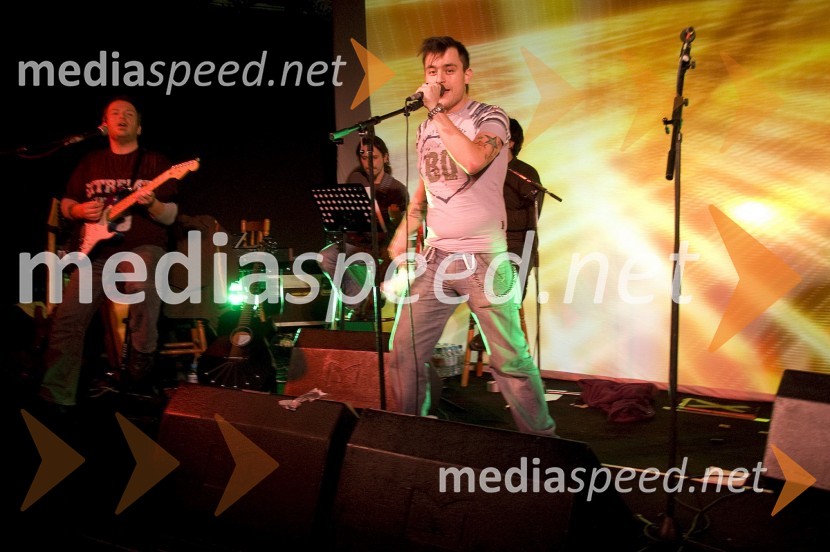 Omar Naber, pevec z bendomZabava ob 10-letnici Radia Antena