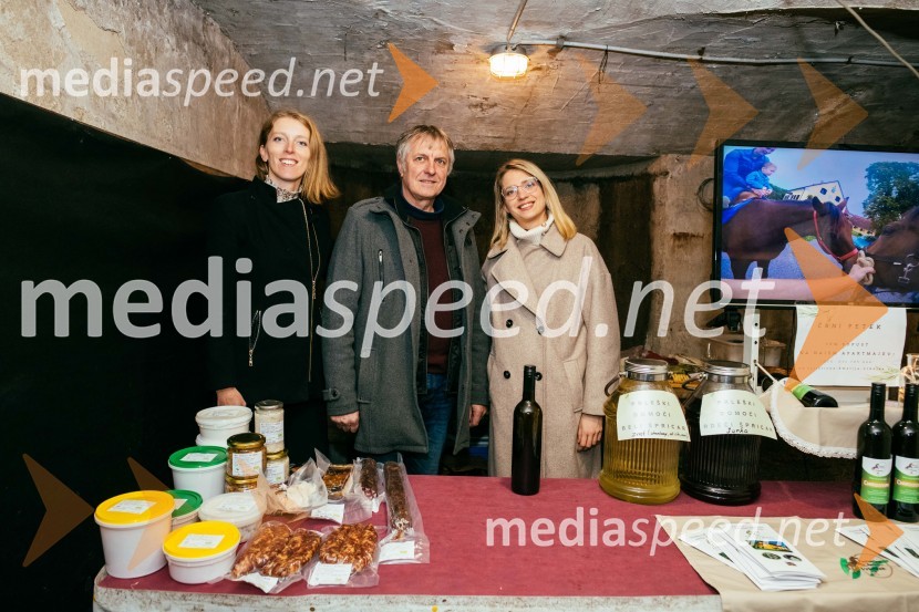  Metka Čus, Turistična kmetija Vrbnjak;  Anton Vrbnjak, Turistična kmetija Vrbnjak;  Maja Vrbnjak, Turistična kmetija VrbnjakVinska pot v rovih pod starim Kranjem 2022, sobota 2