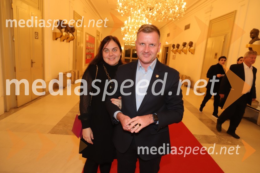  Urška Šitum Rečnik, zobozdravnica, Dentalni center Zobek; dr. Simon Rečnik, direktor farmacevtske družbe Lek, Trdni izdelki LendavaMadame Bovary, premiera baleta v SNG Maribor