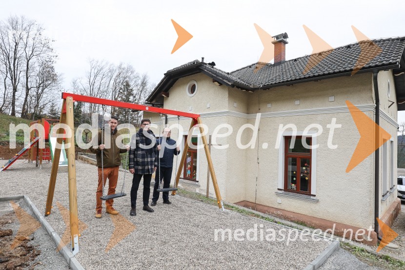  Janez Černe, podžupan Mestne občine Kranj;  Matjaž Rakovec, župan Mestne občine Kranj;  ... Odprtje novih otroških igral v občini Kranj
