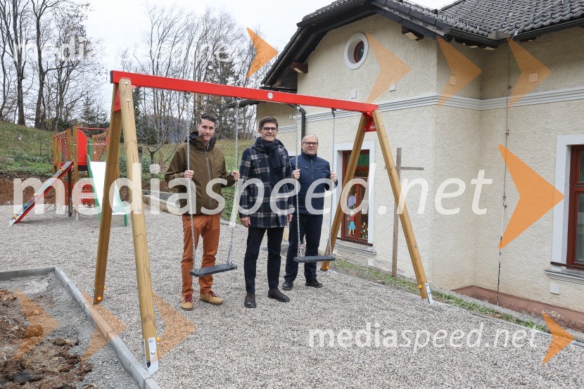  Janez Černe, podžupan Mestne občine Kranj;  Matjaž Rakovec, župan Mestne občine Kranj;  ... Odprtje novih otroških igral v občini Kranj