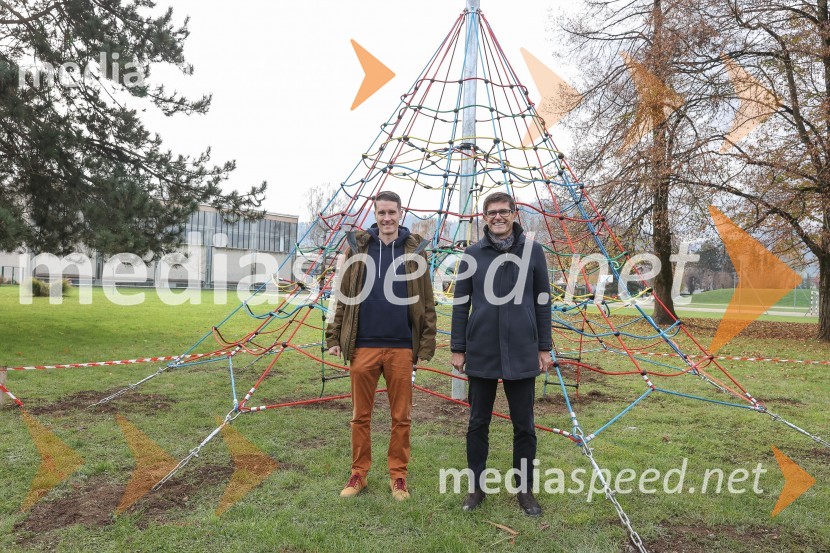  Janez Černe, podžupan Mestne občine Kranj;  Matjaž Rakovec, župan Mestne občine KranjOdprtje novih otroških igral v občini Kranj