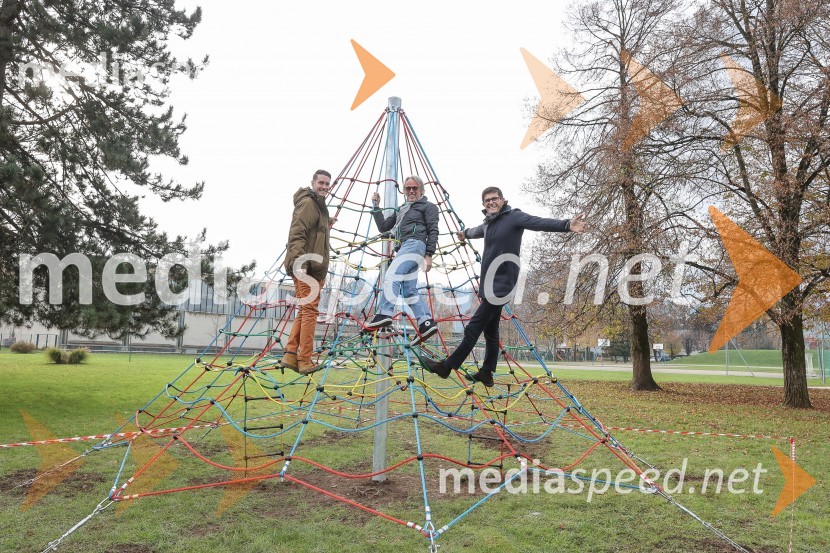 Janez Černe, podžupan Mestne občine Kranj;  ... ;  Matjaž Rakovec, župan Mestne občine KranjOdprtje novih otroških igral v občini Kranj