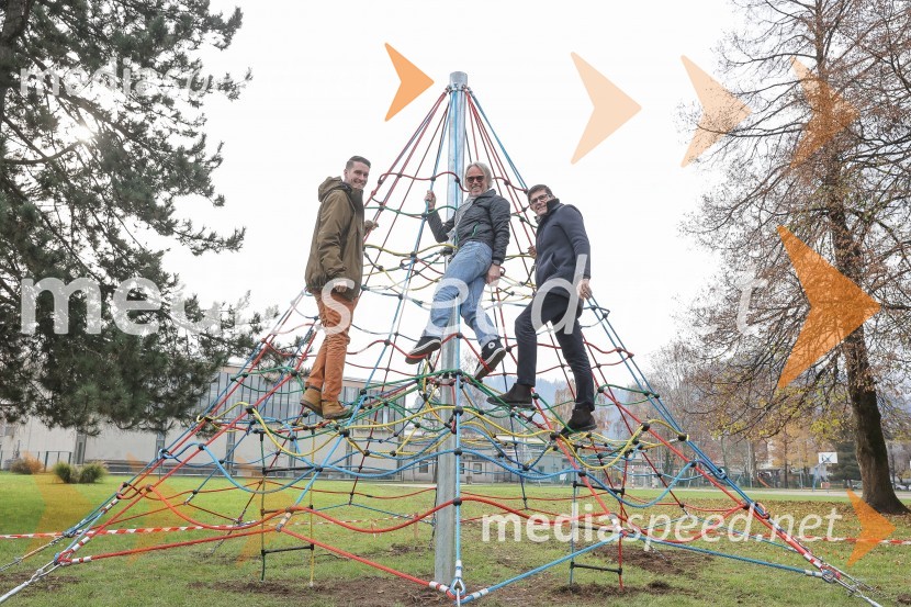  Janez Černe, podžupan Mestne občine Kranj;  ... ;  Matjaž Rakovec, župan Mestne občine KranjOdprtje novih otroških igral v občini Kranj