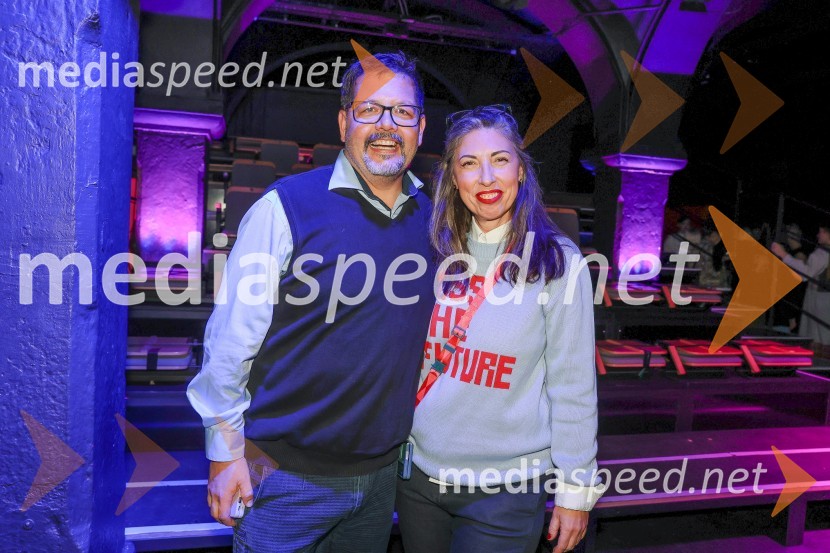  Tomaž Semič, Samsung;  Melinda Rebrek, izvršna producentka LJFWSamsung in LJFW s projektom Inspired by You