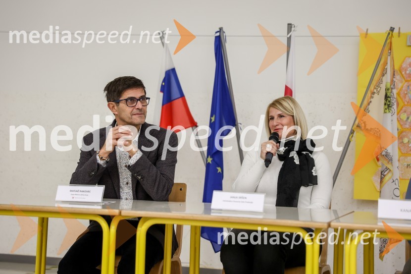  Matjaž Rakovec, župan Mestne občine Kranj;  Janja Sršen, ravnateljica, OŠ Predoslje KranjPredstavitev pametne razsvetljave na OŠ Predoslje v Kranju