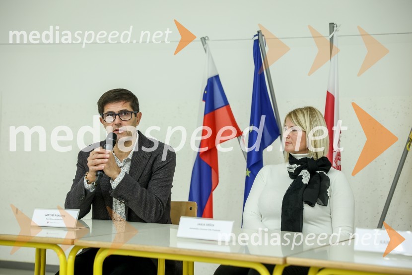  Matjaž Rakovec, župan Mestne občine Kranj;  Janja Sršen, ravnateljica, OŠ Predoslje KranjPredstavitev pametne razsvetljave na OŠ Predoslje v Kranju