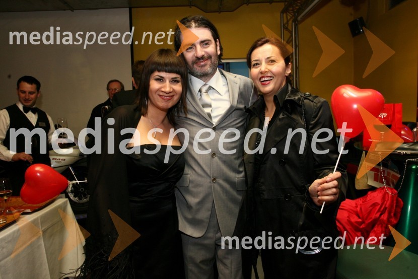  Janja Glogovac, režiserka;  Davor Janjić, igralec;  Ksenija Mišič, igralkaUmrl je igralec Davor Janjić