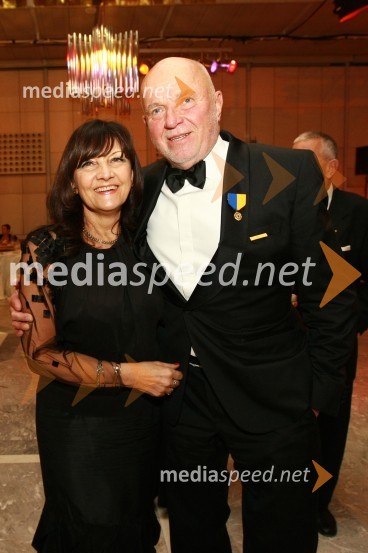 prof. dr.  Metka Zorc, zdravnica;  Joco Žnidaršič, fotografUmrl je legendarni Delov fotograf Joco Žnidaršič