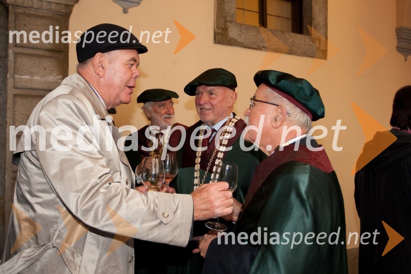  Janko Puklavec, solastnik podjetij P&F Jeruzalem Ormož in P&F Jeruzalem Ljutomer;  Joco Žnidaršič, fotograf;  Boštjan  Žekš, slovenski fizik, akademik in politikUmrl je legendarni Delov fotograf Joco Žnidaršič