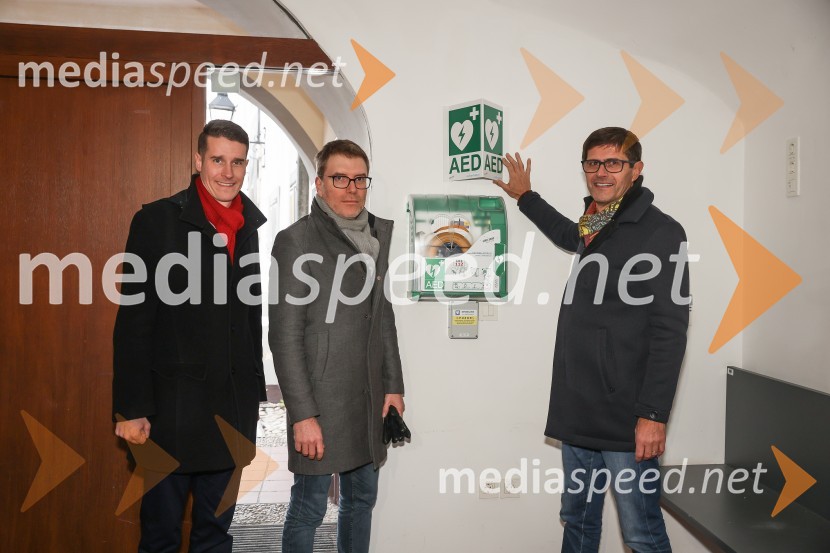  Janez Černe, podžupan Mestne občine Kranj;  ... ;  Matjaž Rakovec, župan Mestne občine KranjNa gradu Kieselstein dobili nov defibrilator