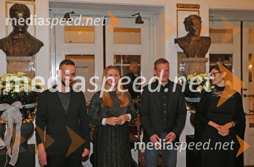  Jernej Pristov, vodja službe za odnose z javnostmi SNG Drama Ljubljana;  Barbara Svetek, vodja službe za marketing SNG Drama Ljubljana;  Luka Nabergoj, pomočnik ravnateljice SNG Drama Ljubljana;  Špela Zorn, organizatorka programa SNG Drama LjubljanaKako je padlo drevo, premiera drame