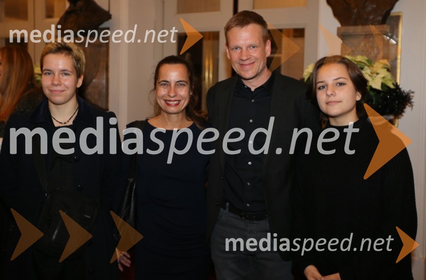 Kako je padlo drevo, premiera drame