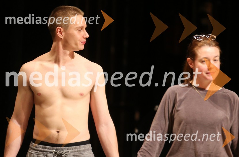  Timon Šturbej, igralec;  Nina Ivanišin Janežič, igralkaKako je padlo drevo, premiera drame