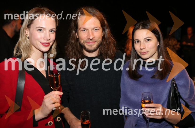  Klara Kuk, igralka, manekenka;  Jernej Jalovec;  Petja Zorec, modna oblikovalkaKako je padlo drevo, premiera drame