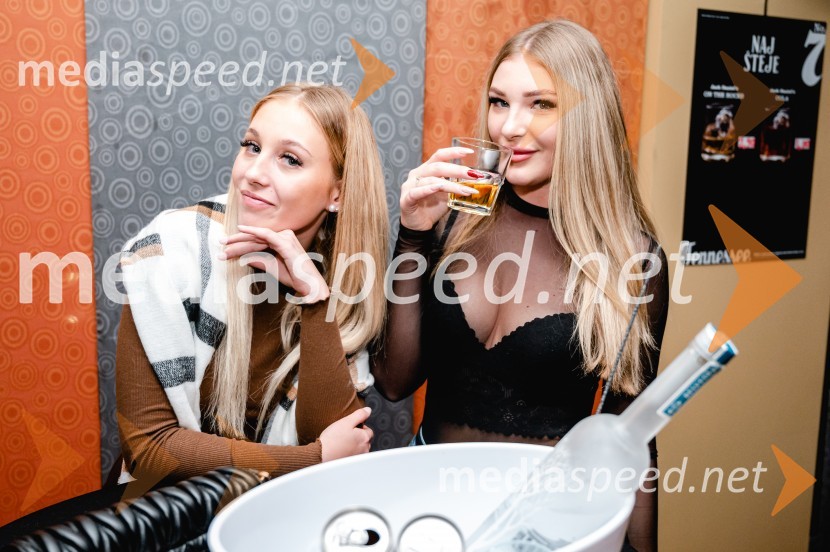  ... ;  Barbara DrevenšekPonovno odprtje Caffe Cluba 911