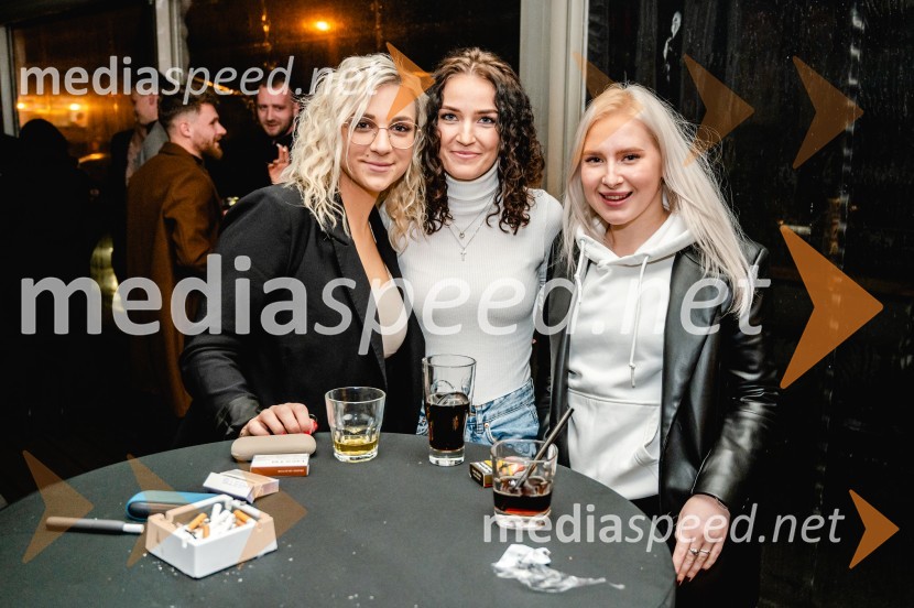  Nastja Robnik;  Nika Heher;  ... Ponovno odprtje Caffe Cluba 911