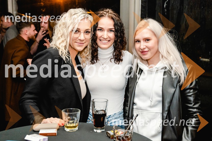  Nastja Robnik;  Nika Heher;  ... Ponovno odprtje Caffe Cluba 911