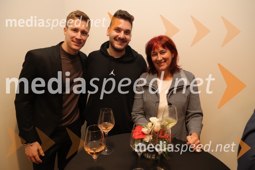  Luka Pehnec,  maneken;  ... ;  ... Saša Arsenovič nadaljuje županski mandat v Mariboru