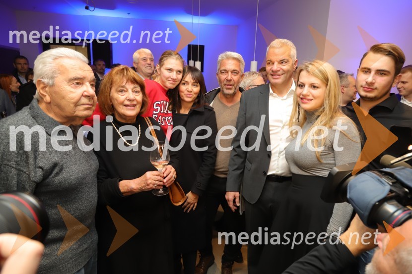  ... ;  ... ;  ... ;  Tina Rajterič;  Marko Arsenovič, managing director, s.Oliver Slovenia & Croatia;  Aleksander Saša Arsenovič, župan, Mestna občina Maribor;  Katja Arsenovič, direktorica Rožmarin Hospitality Group;  Izak ArsenovičSaša Arsenovič nadaljuje županski mandat v Mariboru