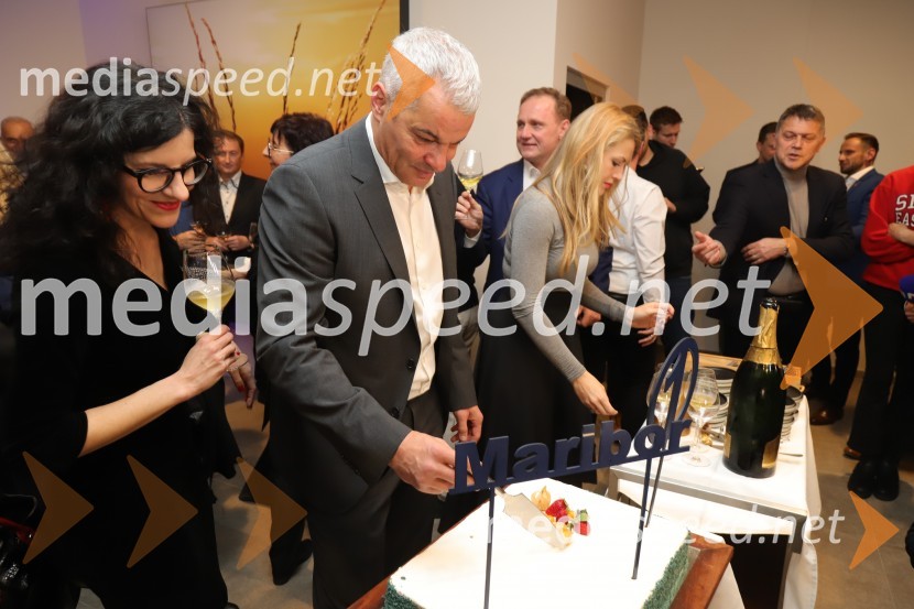  Jelka Vrečko, vodja kabineta župana MO Maribor;  Aleksander Saša Arsenovič, župan, Mestna občina Maribor;  Katja Arsenovič, direktorica Rožmarin Hospitality GroupSaša Arsenovič nadaljuje županski mandat v Mariboru