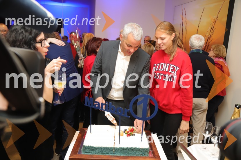  Jelka Vrečko, vodja kabineta župana MO Maribor;  Aleksander Saša Arsenovič, župan, Mestna občina Maribor;  ... Saša Arsenovič nadaljuje županski mandat v Mariboru