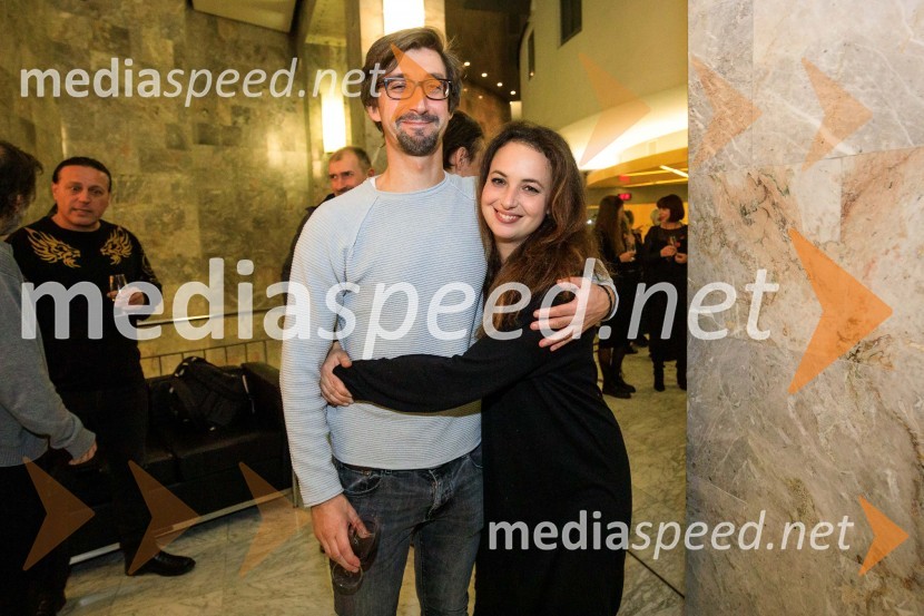  Žiga Udir, igralec;  Urška Taufer, igralkaNenadoma, reka, premiera v SNG Nova Gorica