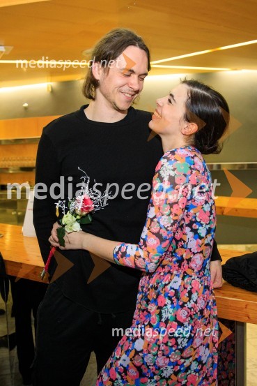  ... ;  Anuša  Kodelja, igralkaNenadoma, reka, premiera v SNG Nova Gorica