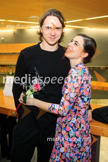  ... ;  Anuša  Kodelja, igralkaNenadoma, reka, premiera v SNG Nova Gorica