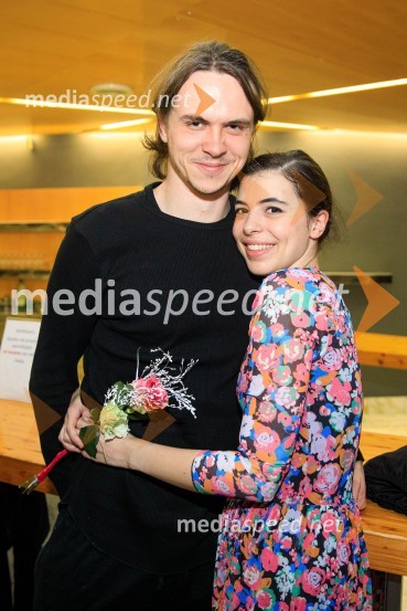  ... ;  Anuša  Kodelja, igralkaNenadoma, reka, premiera v SNG Nova Gorica