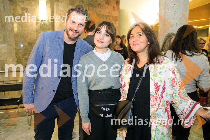  Marko Bratuš, umetniški vodja SNG Nova Gorica;  ... ;  Marjuta  Slamič, igralkaNenadoma, reka, premiera v SNG Nova Gorica