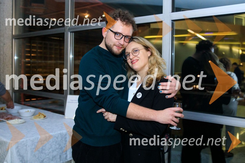  ... ;  Tereza  Gregorič, dramaturginjaNenadoma, reka, premiera v SNG Nova Gorica