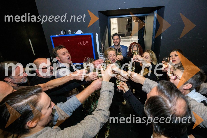 Nenadoma, reka, premiera v SNG Nova Gorica