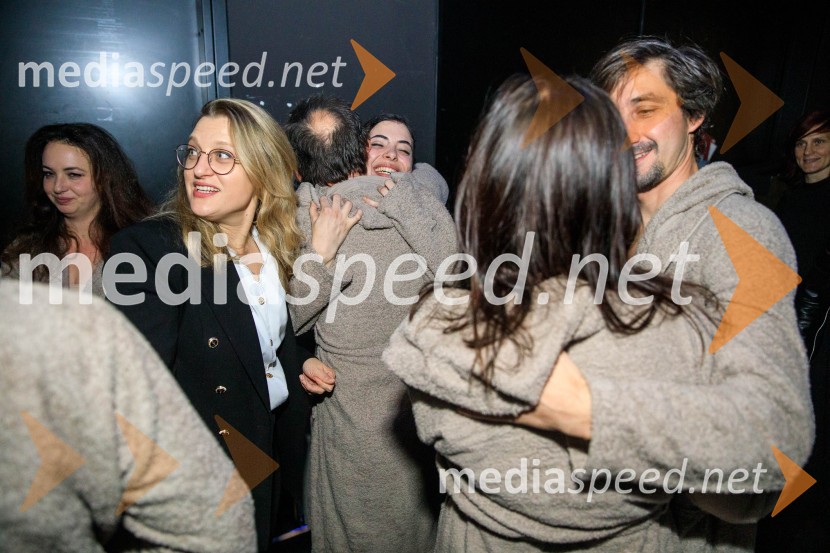  Tereza  Gregorič, dramaturginjaNenadoma, reka, premiera v SNG Nova Gorica