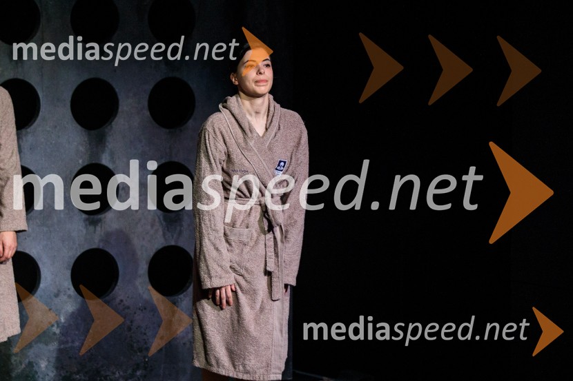  Anuša  Kodelja, igralkaNenadoma, reka, premiera v SNG Nova Gorica