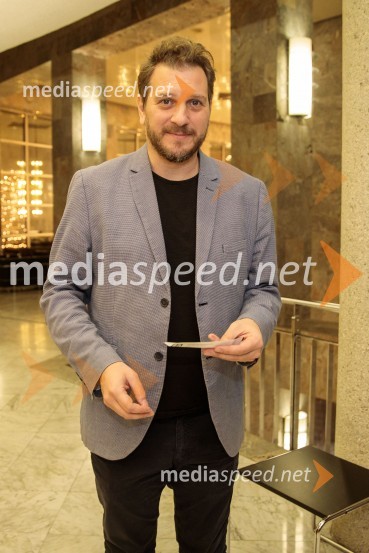  Marko Bratuš, umetniški vodja SNG Nova GoricaNenadoma, reka, premiera v SNG Nova Gorica