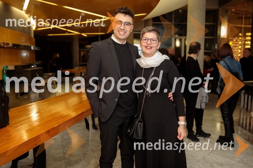  Dimitrije Kokanov, dramaturg;  Mirjam Drnovšček, direktorica, SNG Nova GoricaNenadoma, reka, premiera v SNG Nova Gorica