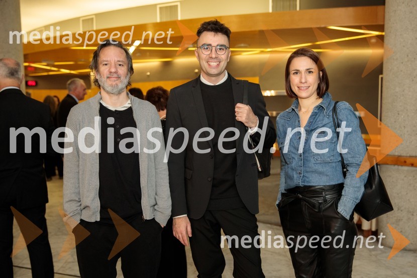  ... ;  Dimitrije Kokanov, dramaturg;  ... Nenadoma, reka, premiera v SNG Nova Gorica