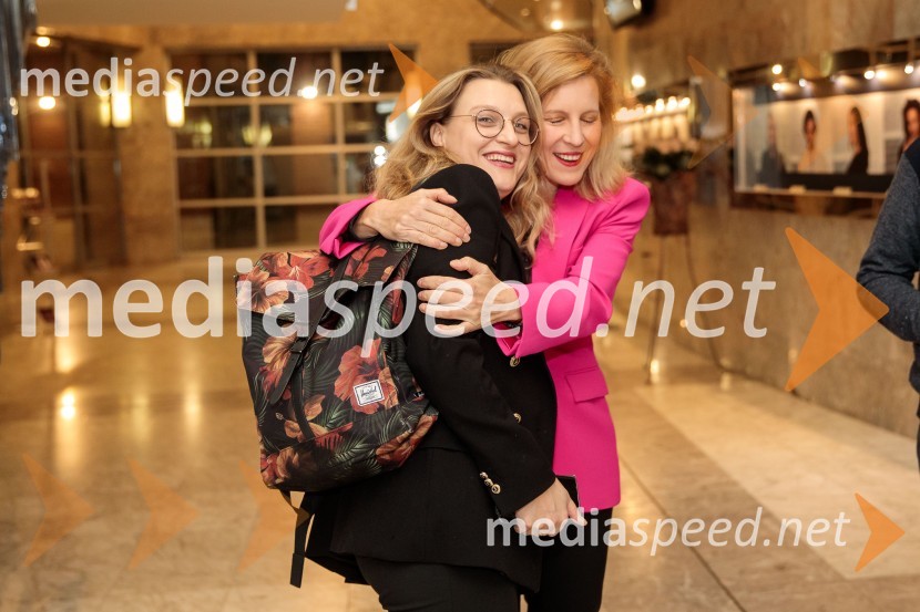  Tereza  Gregorič, dramaturginja;  Metka Sulič, odnosi z javnostjo SNG Nova GoricaNenadoma, reka, premiera v SNG Nova Gorica