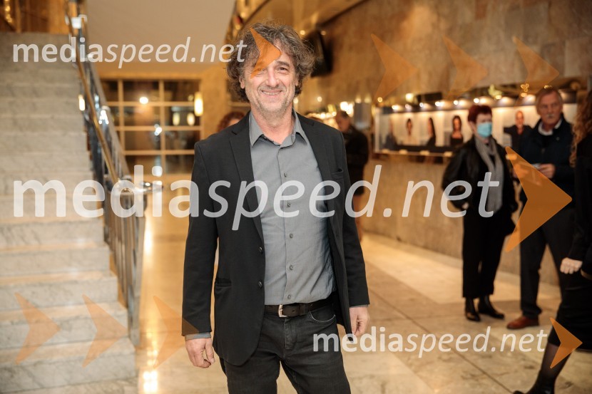 Nenadoma, reka, premiera v SNG Nova Gorica