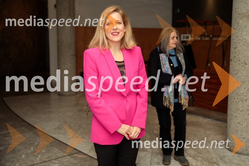  Metka Sulič, odnosi z javnostjo SNG Nova GoricaNenadoma, reka, premiera v SNG Nova Gorica