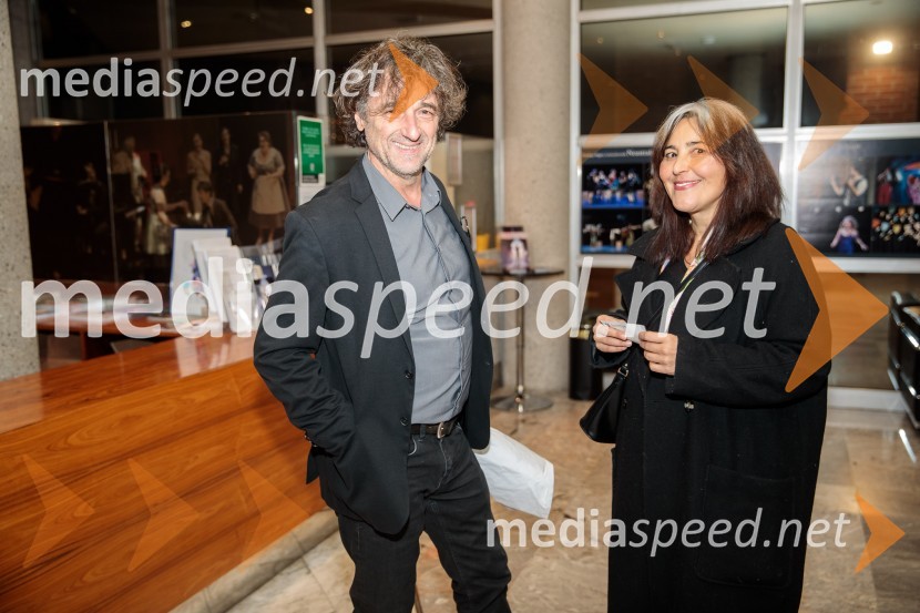  ... ;  Marjuta  Slamič, igralkaNenadoma, reka, premiera v SNG Nova Gorica