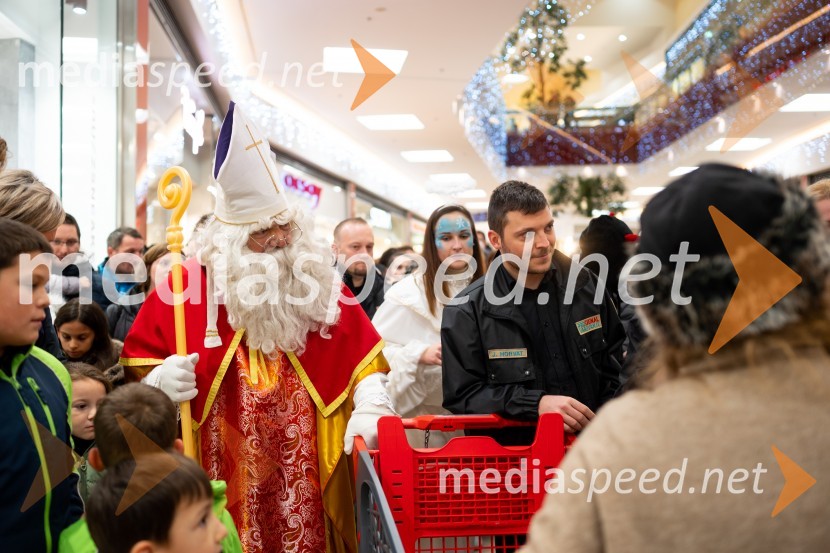 Miklavž obdaril otroke v Citycentru Celje, 2022