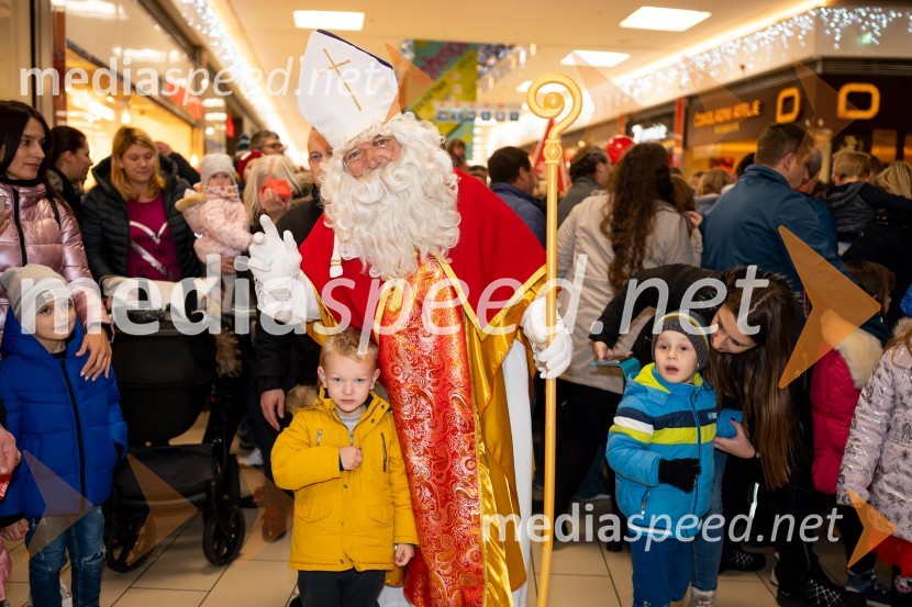 Miklavž obdaril otroke v Citycentru Celje, 2022
