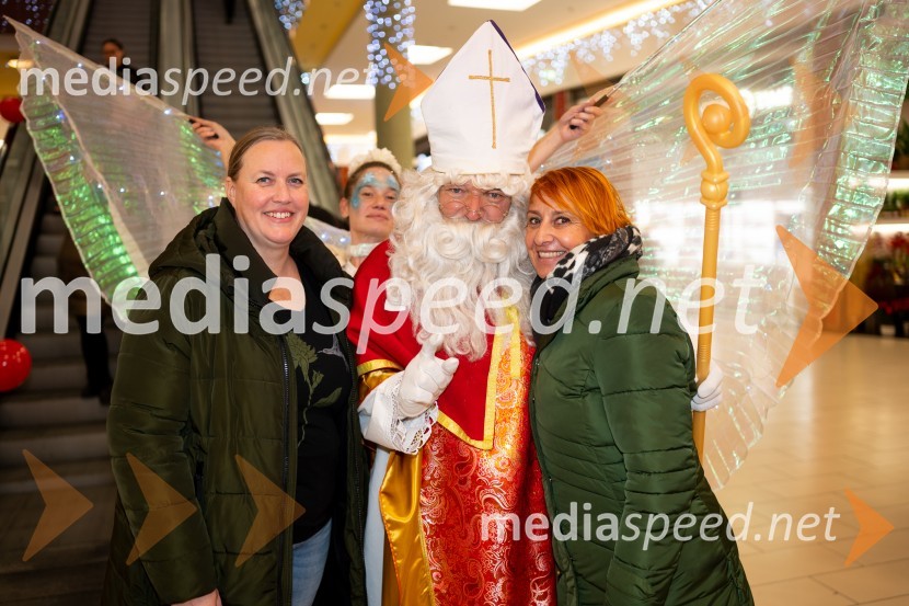  ... ;  ... ;  Nena Horvat, vodja marketinga Citycenter CeljeMiklavž obdaril otroke v Citycentru Celje, 2022