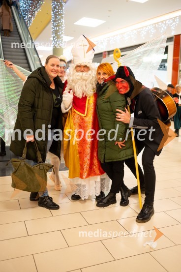  ... ;  ... ;  Nena Horvat, vodja marketinga Citycenter Celje;  ... Miklavž obdaril otroke v Citycentru Celje, 2022